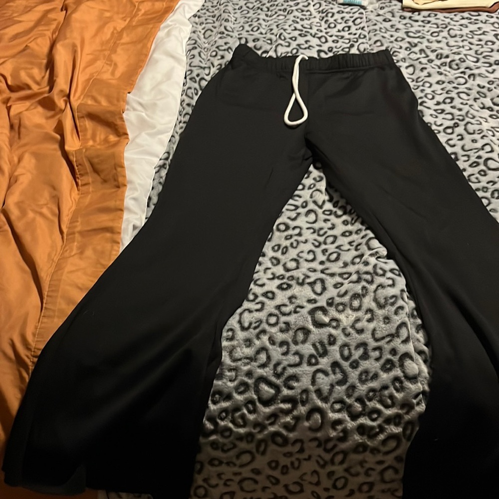No Boundaries fleece flare pants